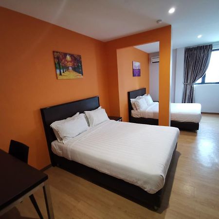 Padungan Hotel Kuching Exterior photo